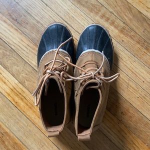 Sorel Duck-style waterproof boots